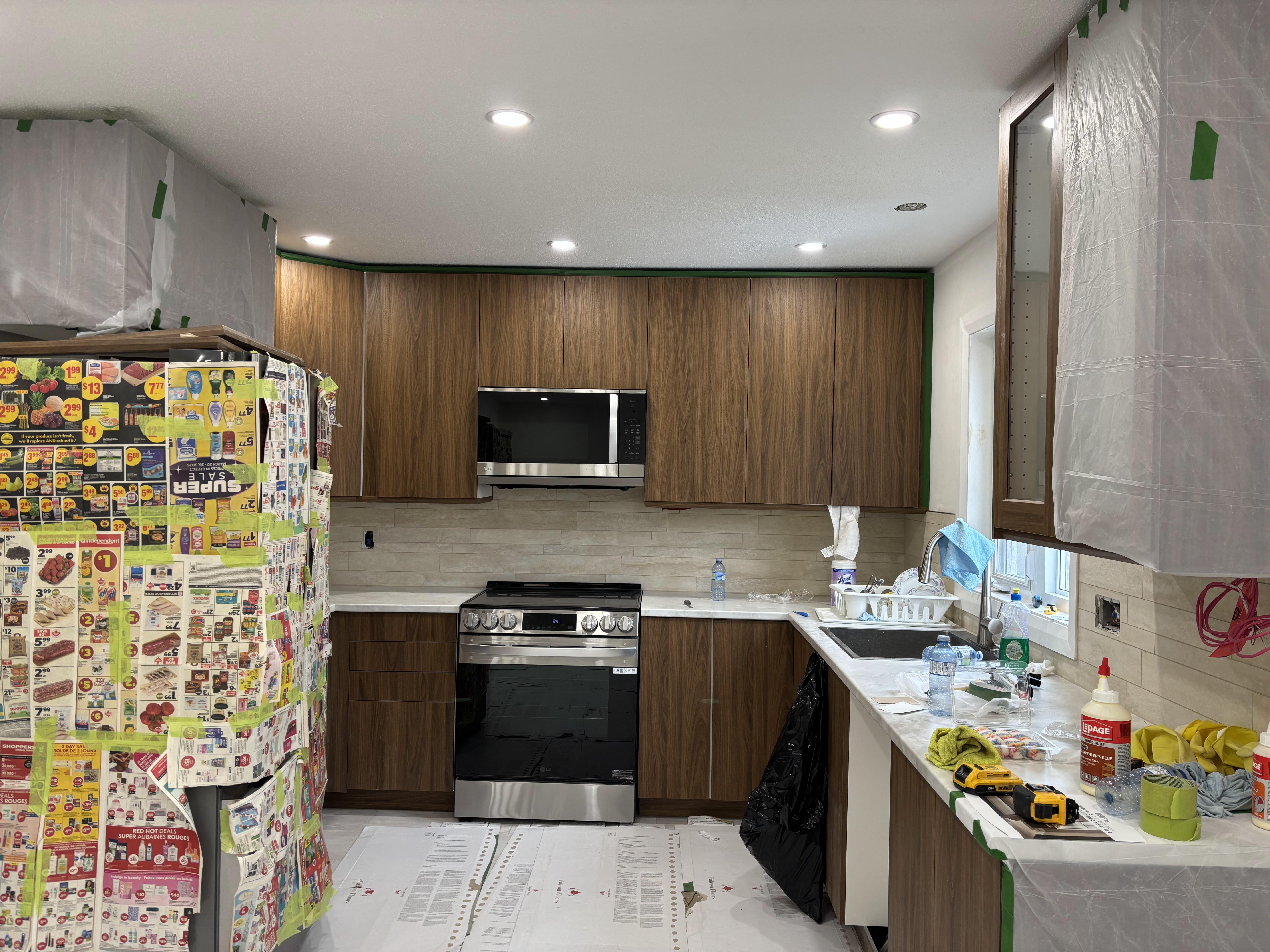 Luxury kitchen design Ottawa - navy blue cabinets, gold handles, marble countertop
