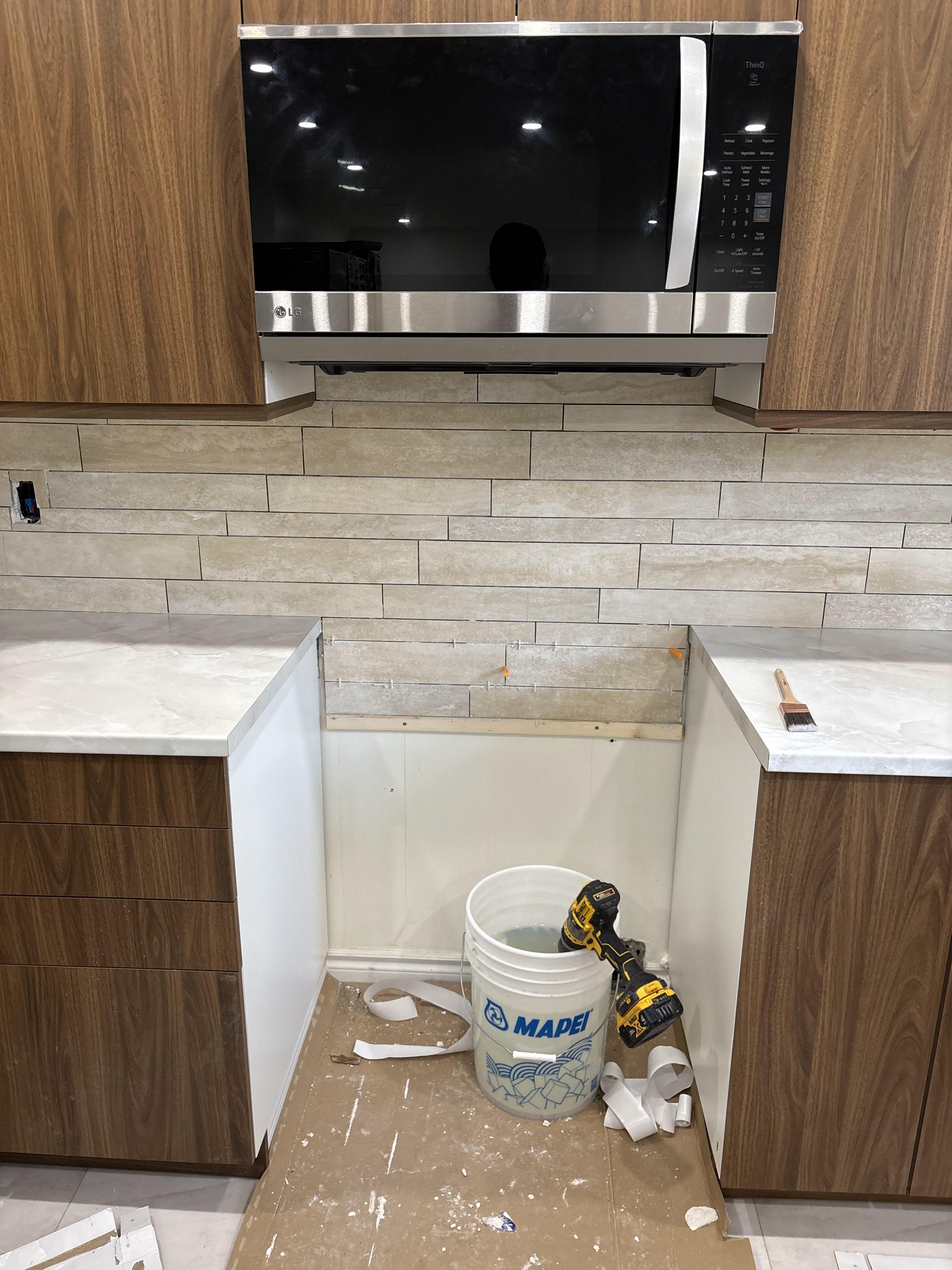 Modern kitchen renovation Ottawa - black cabinets, quartz countertop, subway tile backsplash